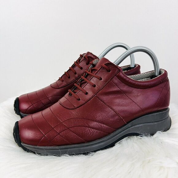 🎉Clearance🎉Nine West Red Soft Leather Lace Up Sneakers Polka Dot Lining Size 7 - Picture 1 of 7